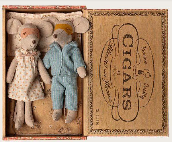 Mamá y papá ratón en caja de cigarros Maileg