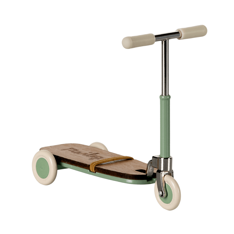 patinete-verde-menta-para-ratones-maileg